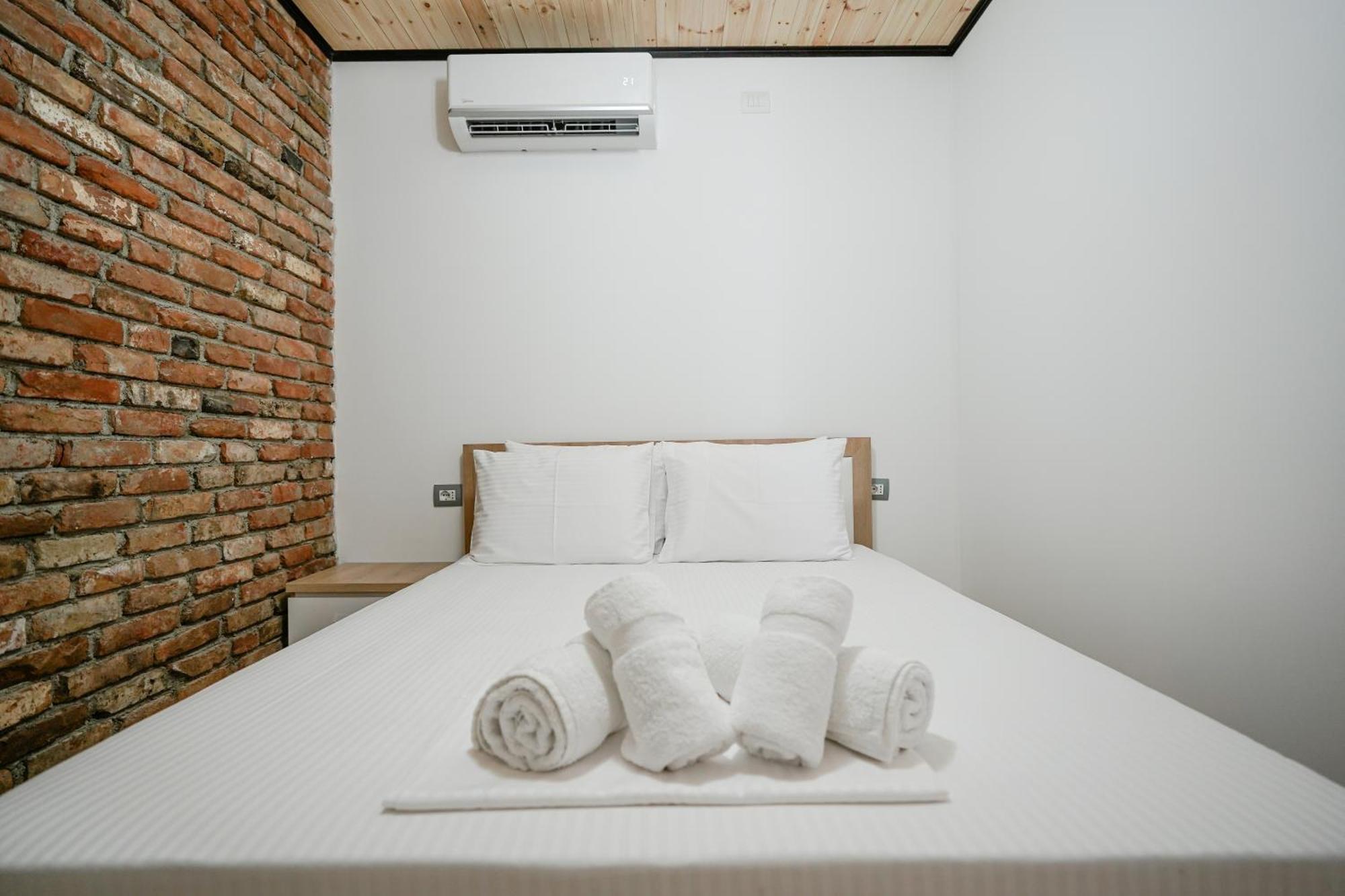 Ora Apartment Gjirokaster Bagian luar foto